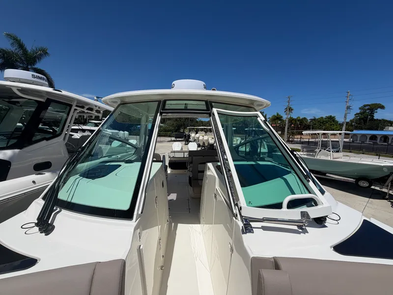 Slide: The Image of Boston Whaler 330 Vantage 2027 - 37
