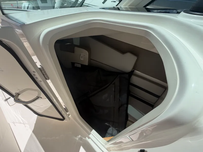 Slide: The Image of Boston Whaler 330 Vantage 2027 - 38