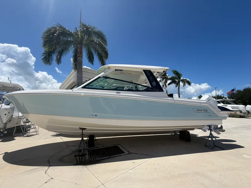 Slide: The Image of Boston Whaler 330 Vantage 2027 - 1