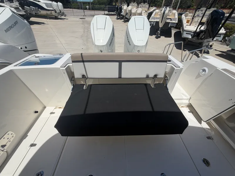 Slide: The Image of Boston Whaler 330 Vantage 2027 - 8