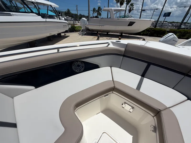 Slide: The Image of Boston Whaler 330 Vantage 2027 - 35