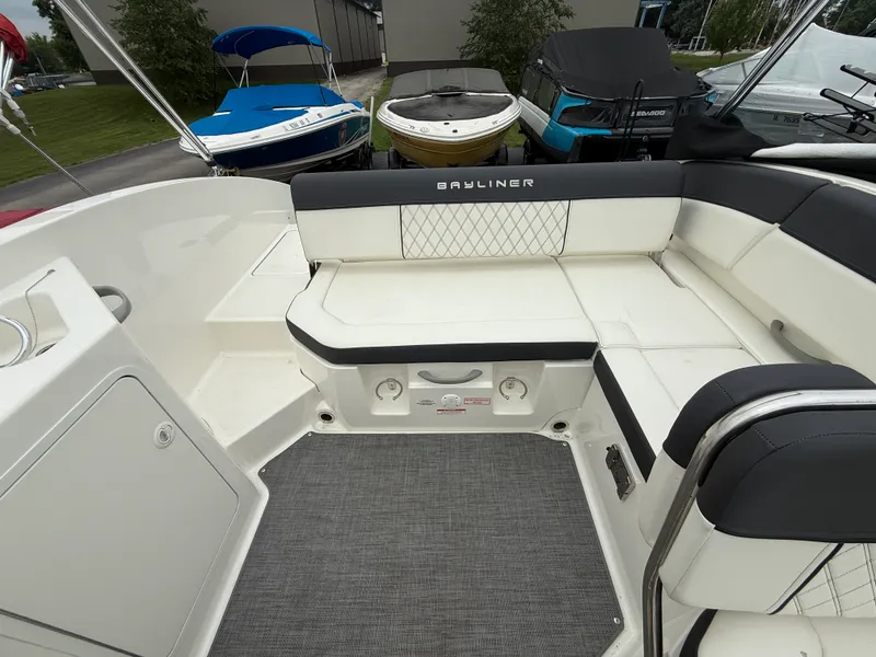 Slide: The Image of Bayliner 2250 DX 2021 - 7