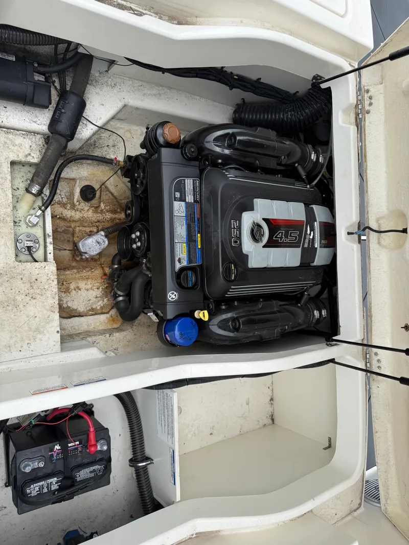 Slide: The Image of Bayliner 2250 DX 2021 - 26