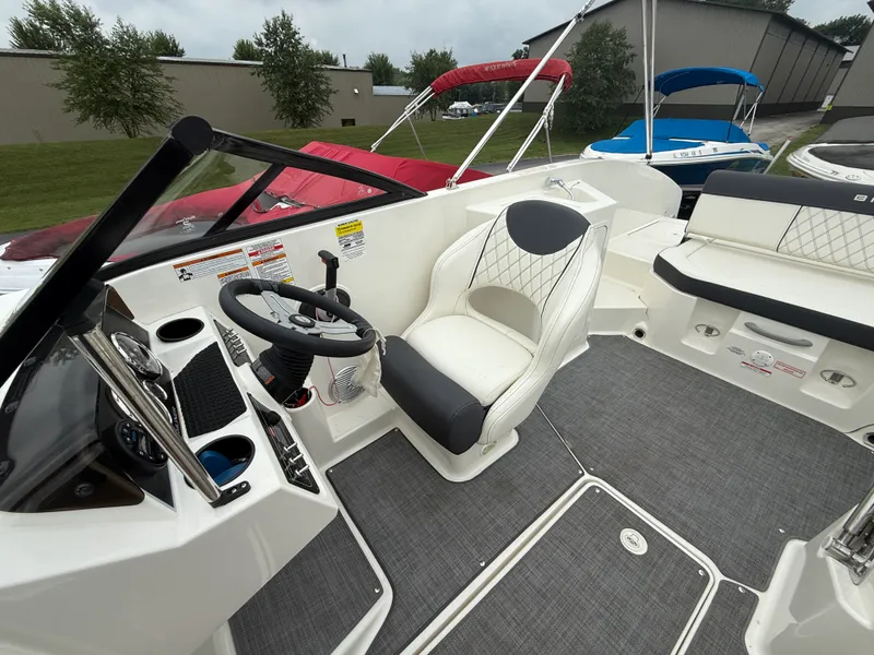 Slide: The Image of Bayliner 2250 DX 2021 - 5