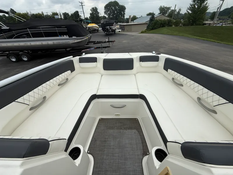 Slide: The Image of Bayliner 2250 DX 2021 - 10