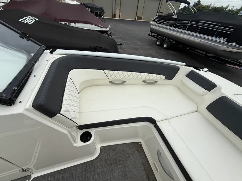 Slide: The Image of Bayliner 2250 DX 2021 - 11