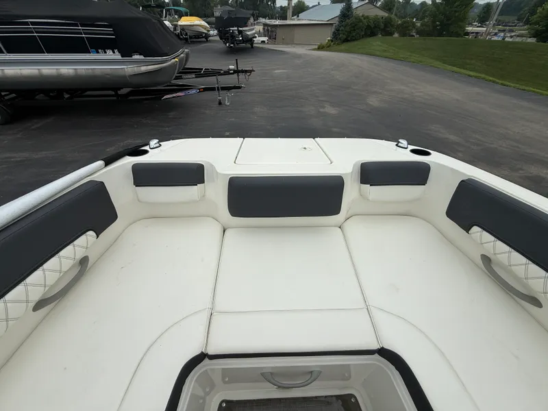 Slide: The Image of Bayliner 2250 DX 2021 - 12