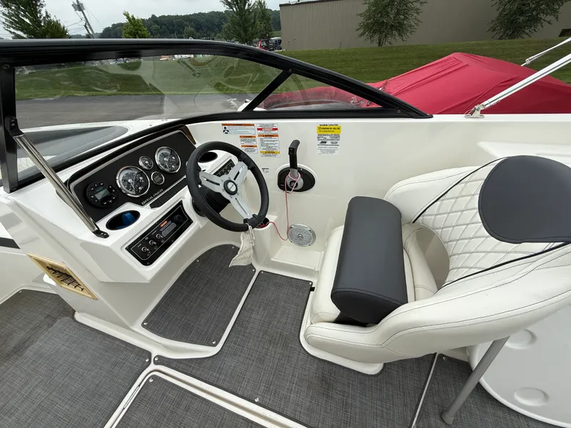 Slide: The Image of Bayliner 2250 DX 2021 - 20