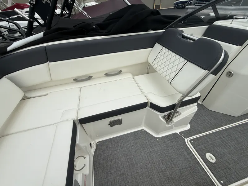 Slide: The Image of Bayliner 2250 DX 2021 - 21
