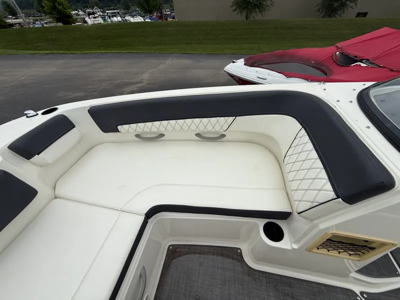 Slide: The Image of Bayliner 2250 DX 2021 - 13