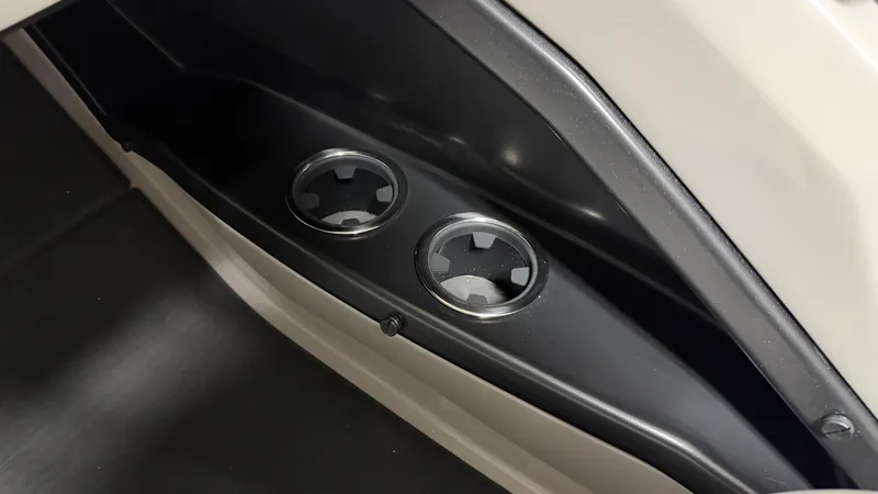 Slide: The Image of Barletta CABRIO22QC 2027 - 44