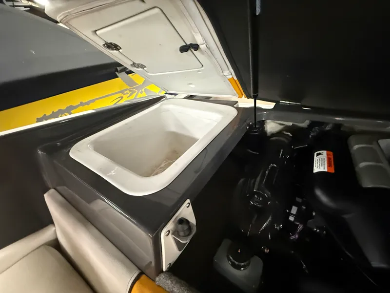 Slide: The Image of Glastron 185 GTS 2017 - 16