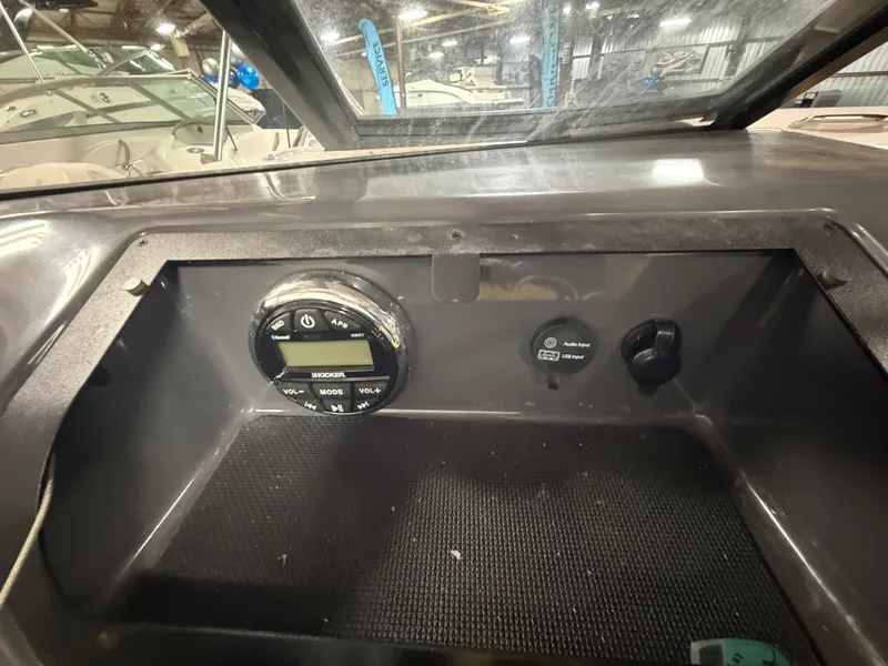 Slide: The Image of Glastron 185 GTS 2017 - 10