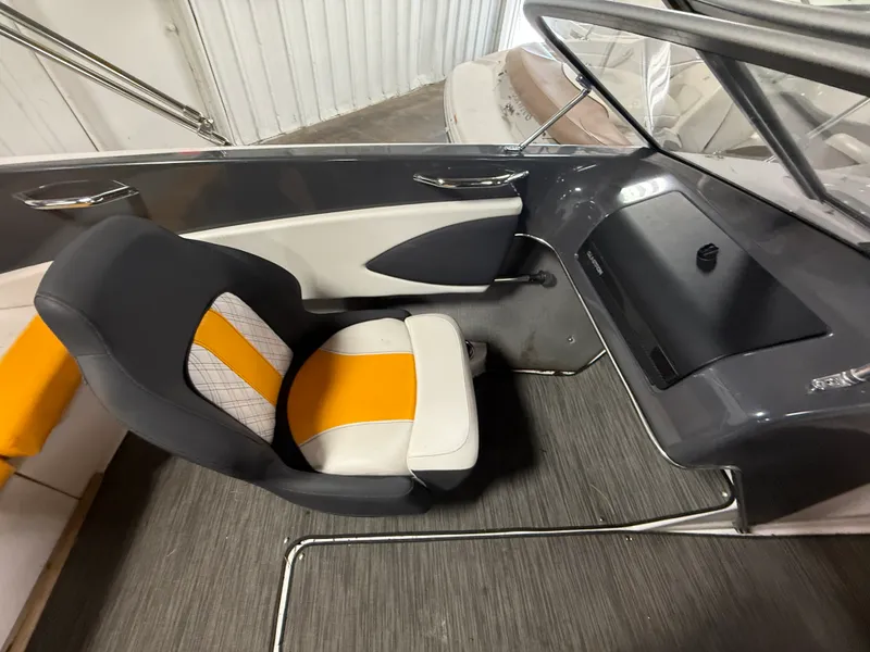 Slide: The Image of Glastron 185 GTS 2017 - 6