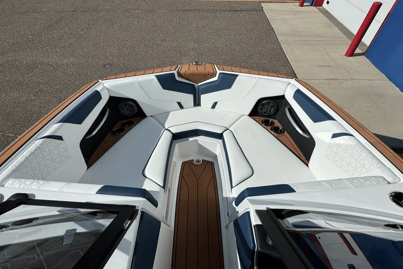 Slide: The Image of Nautique Super Air Nautique GS22 2026 - 41