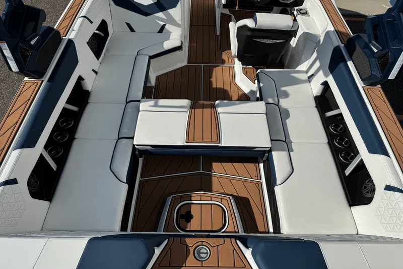 Slide: The Image of Nautique Super Air Nautique GS22 2026 - 17