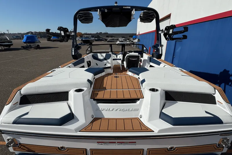 Slide: The Image of Nautique Super Air Nautique GS22 2026 - 6