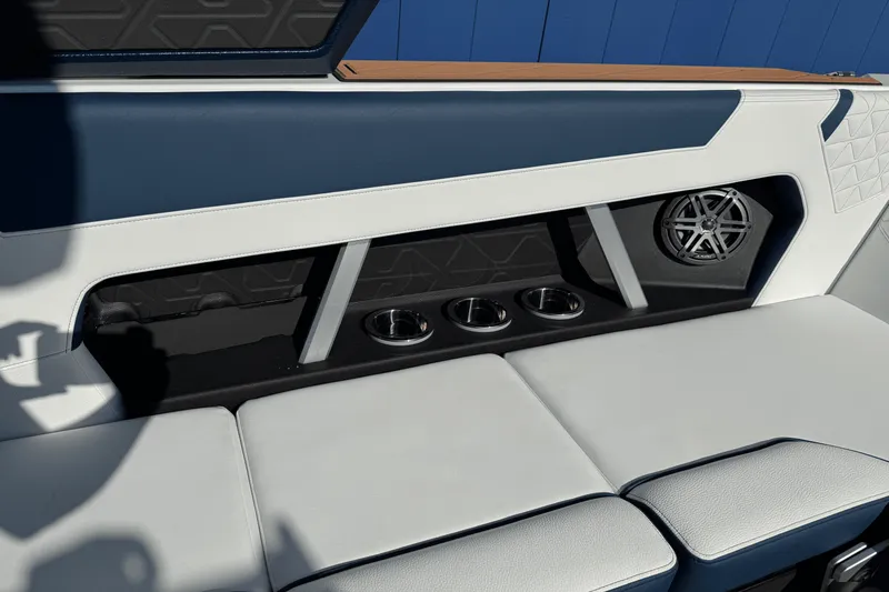 Slide: The Image of Nautique Super Air Nautique GS22 2026 - 25