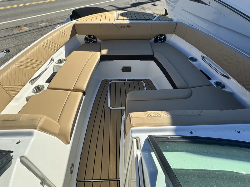 Slide: The Image of Sea Ray SDX 270 Outboard 2027 - 16