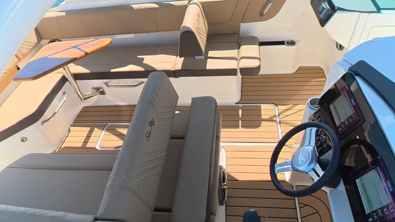 Slide: The Image of Sea Ray SDX 270 Outboard 2027 - 7