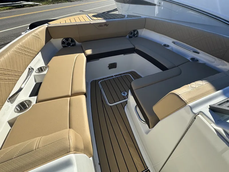 Slide: The Image of Sea Ray SDX 270 Outboard 2027 - 18