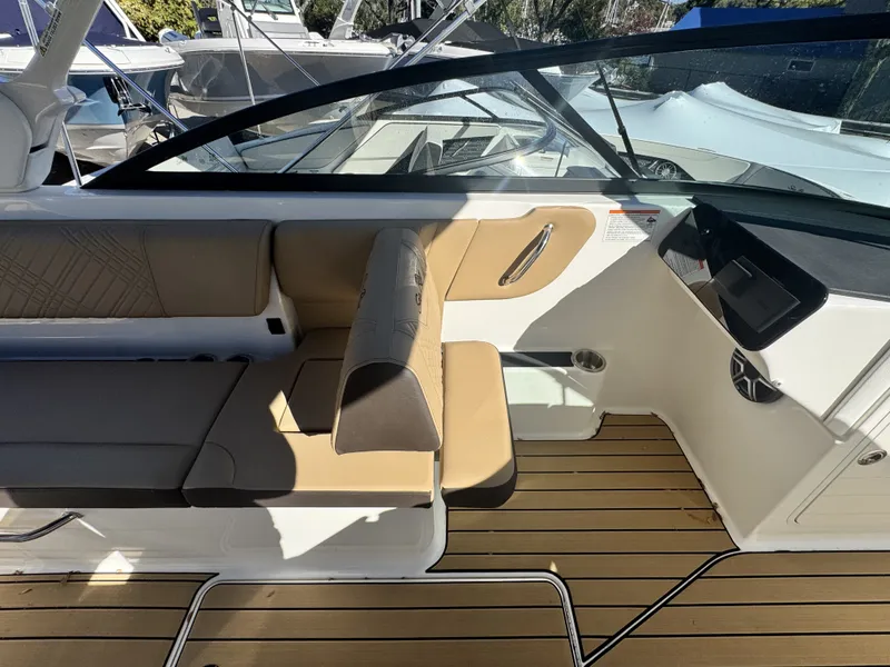 Slide: The Image of Sea Ray SDX 270 Outboard 2027 - 11