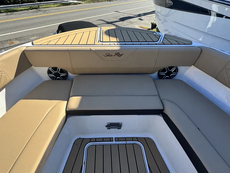 Slide: The Image of Sea Ray SDX 270 Outboard 2027 - 19