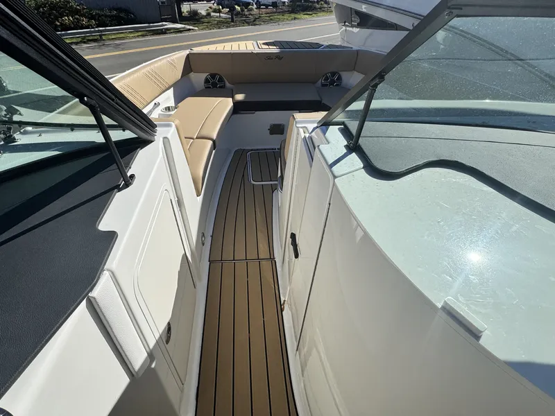 Slide: The Image of Sea Ray SDX 270 Outboard 2027 - 15