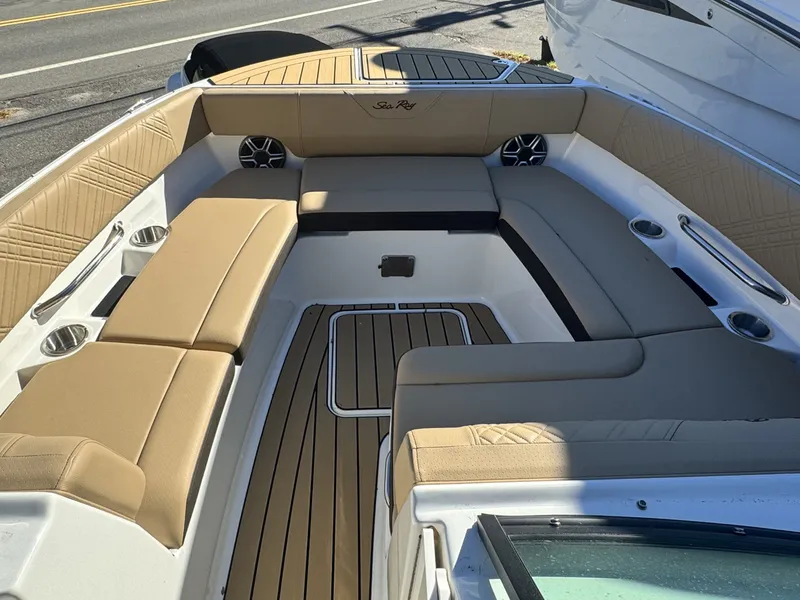 Slide: The Image of Sea Ray SDX 270 Outboard 2027 - 17