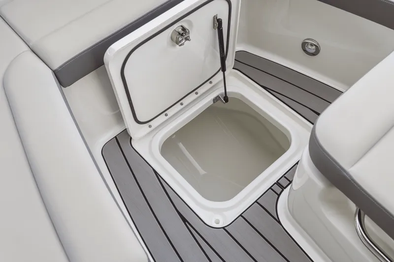 Slide: The Image of Sea Ray SDX 270 Outboard 2027 - 11