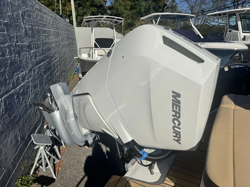 Slide: The Image of Sea Ray SDX 270 Outboard 2027 - 4