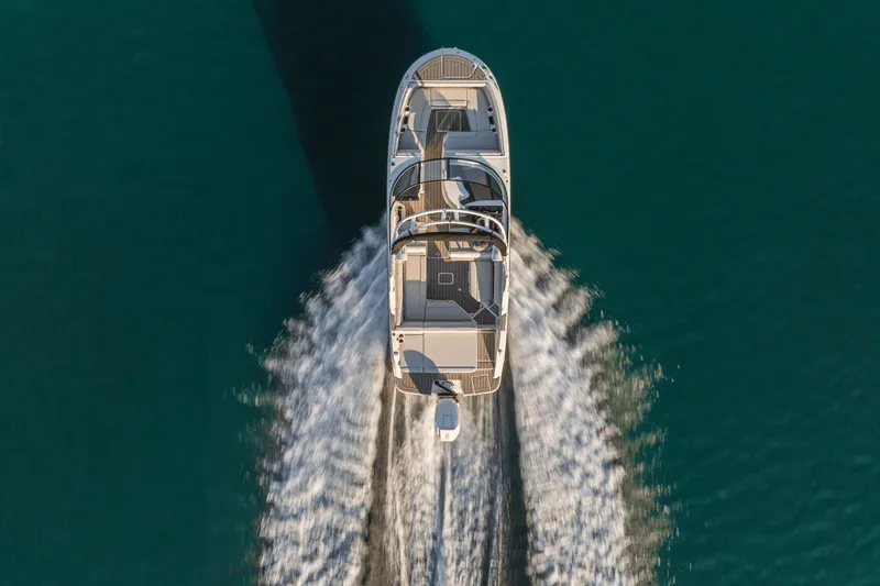 Slide: The Image of Sea Ray SDX 270 Outboard 2027 - 4