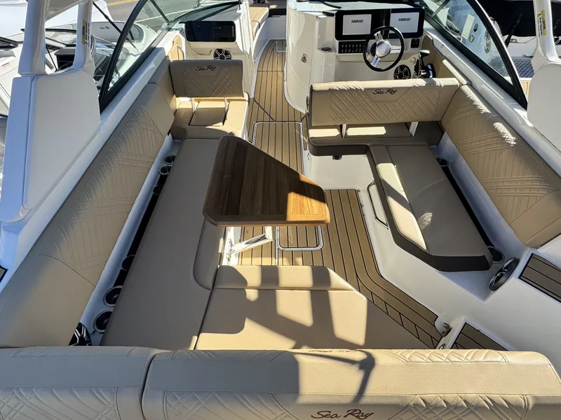 Slide: The Image of Sea Ray SDX 270 Outboard 2027 - 7