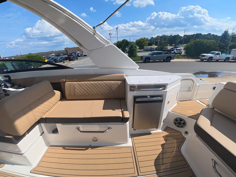 Slide: The Image of Sea Ray SDX 290 Outboard 2027 - 9