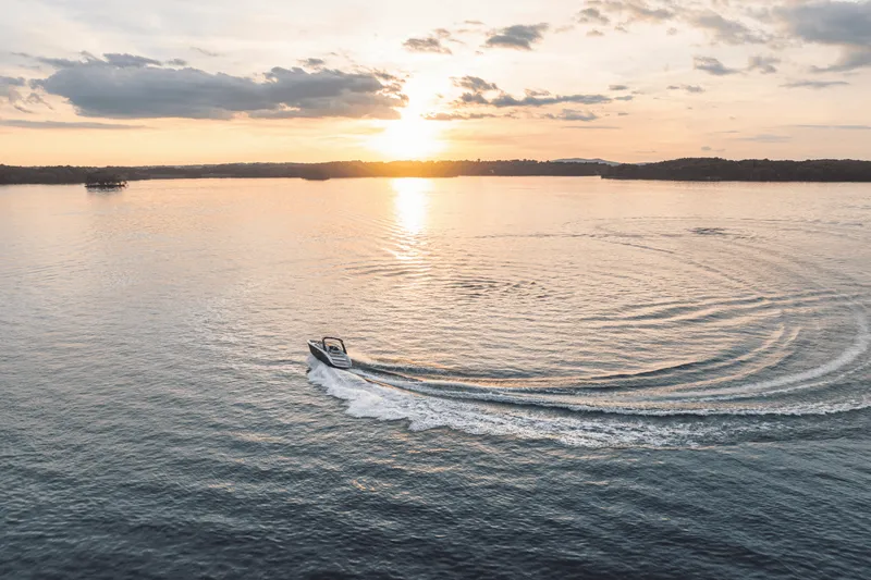 Slide: The Image of Sea Ray SDX 250 2026 - 23