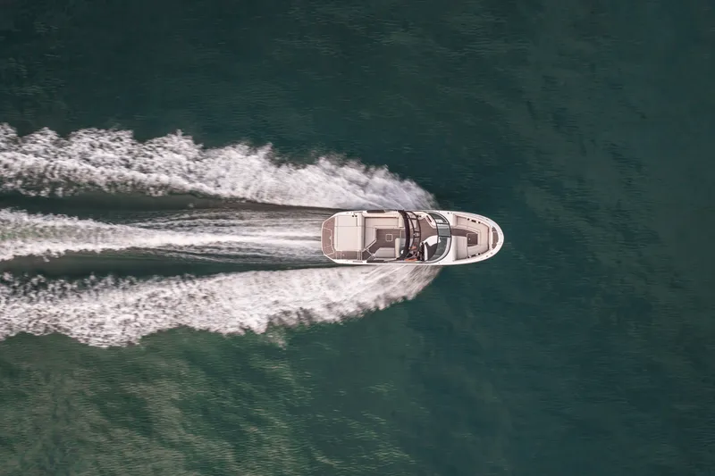 Slide: The Image of Sea Ray SDX 250 2026 - 3