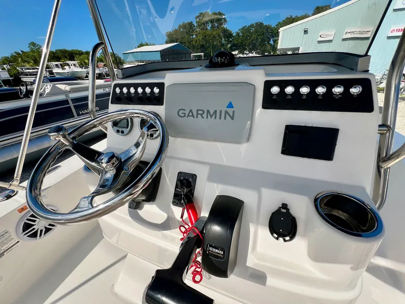 Slide: The Image of Robalo 206 Cayman 2019 - 11