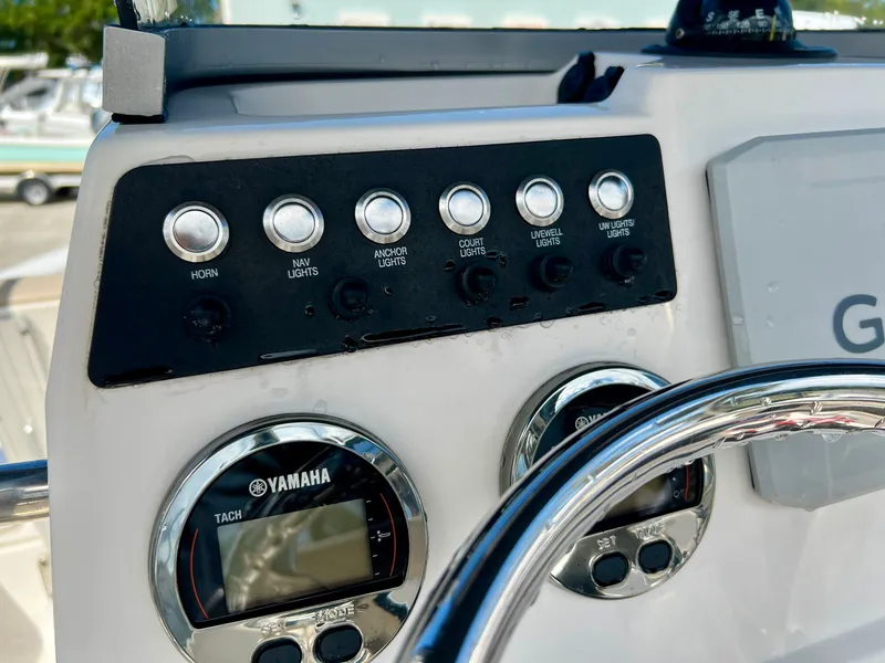 Slide: The Image of Robalo 206 Cayman 2019 - 13
