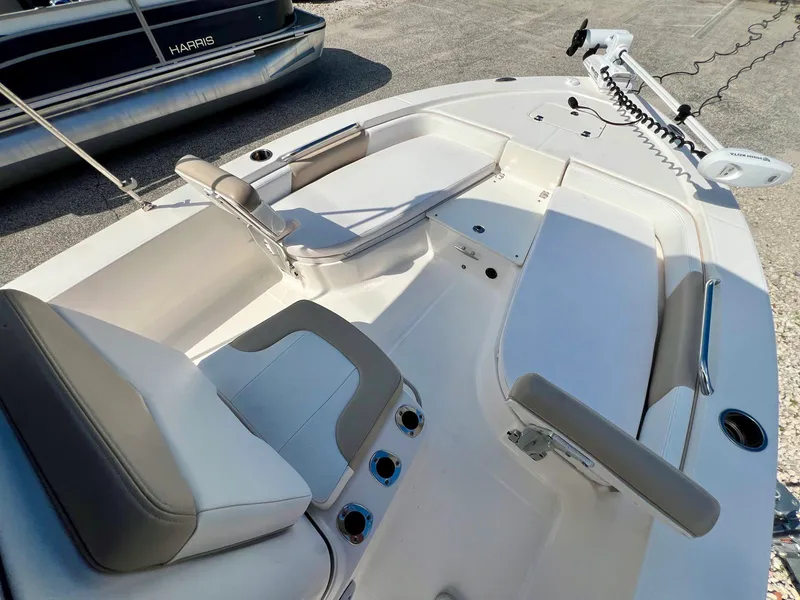 Slide: The Image of Robalo 206 Cayman 2019 - 15