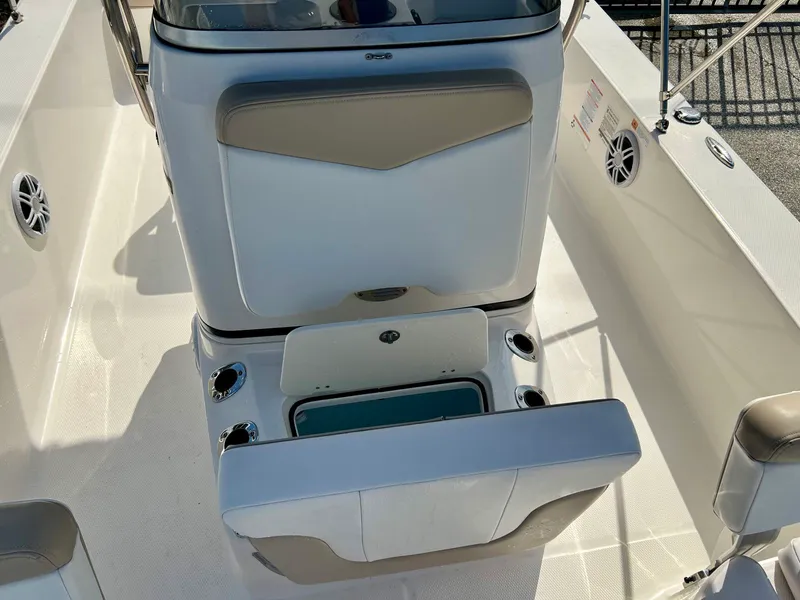 Slide: The Image of Robalo 206 Cayman 2019 - 17