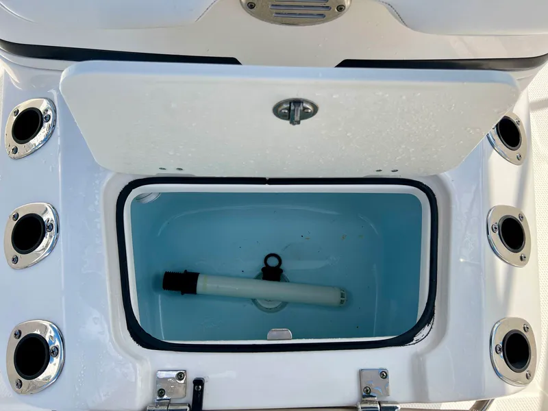 Slide: The Image of Robalo 206 Cayman 2019 - 18