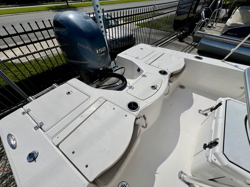 Slide: The Image of Robalo 206 Cayman 2019 - 5