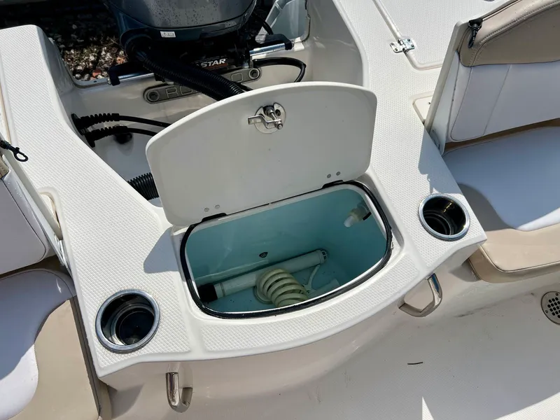Slide: The Image of Robalo 206 Cayman 2019 - 7