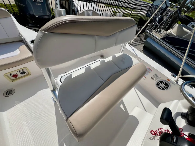 Slide: The Image of Robalo 206 Cayman 2019 - 8