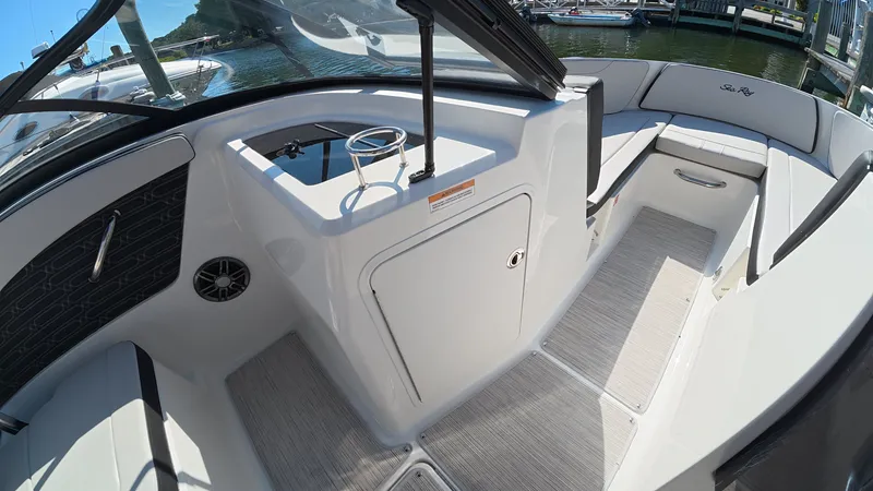 Slide: The Image of Sea Ray SPX 210 Outboard 2027 - 17