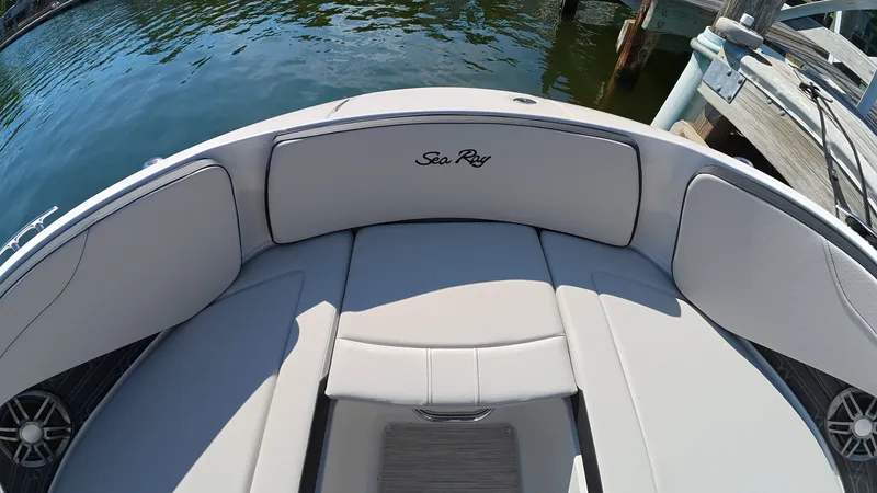 Slide: The Image of Sea Ray SPX 210 Outboard 2027 - 9