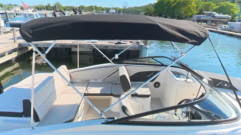 Slide: The Image of Sea Ray SPX 210 Outboard 2027 - 22