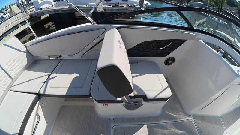 Slide: The Image of Sea Ray SPX 210 Outboard 2027 - 14
