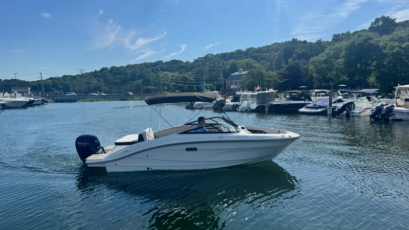 The Image of Sea Ray SPX 210 Outboard 2027 - 0