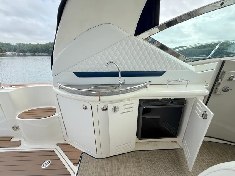 Slide: The Image of Sea Ray 44 SUNDANCER 2006 - 24